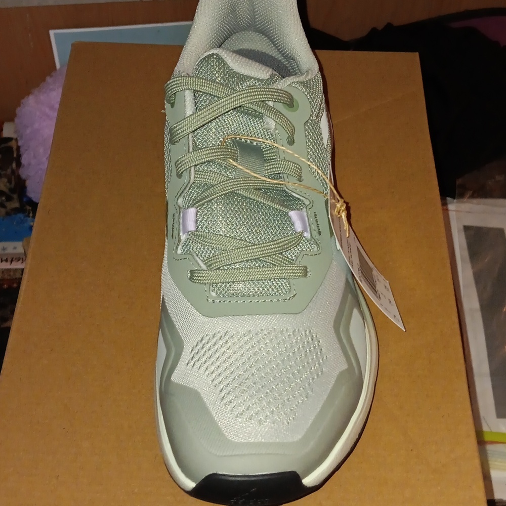 TERREX GRAY AND LAVENDER RUNNING SHOES WM 7 1/2 NWT IN BOX
